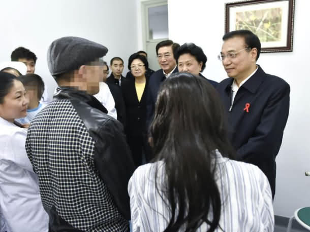 让艾滋患者前行的路不再孤独E 李克强