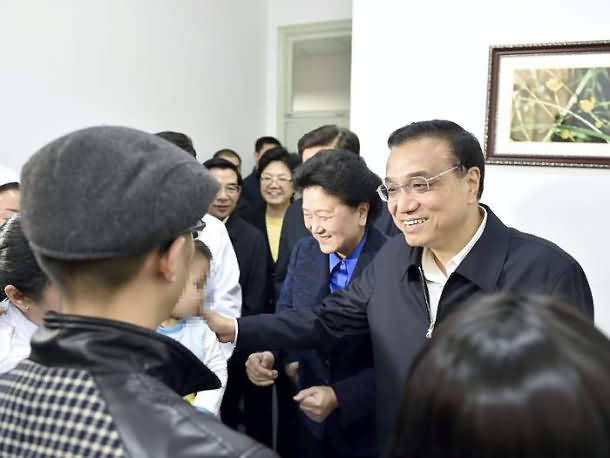 让艾滋患者前行的路不再孤独I 李克强