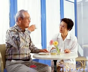 老年人三个时段补水很重要B