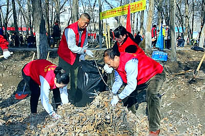 石河子市近10万名市民参与爱国卫生运动