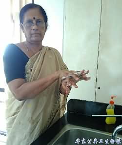 Bandana Das 印度的助产士手部清洁